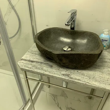 Pod Zaglami *